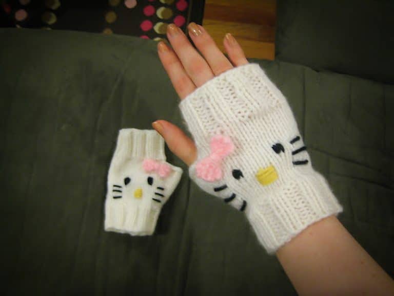 Knitted Hello Kitty Gloves