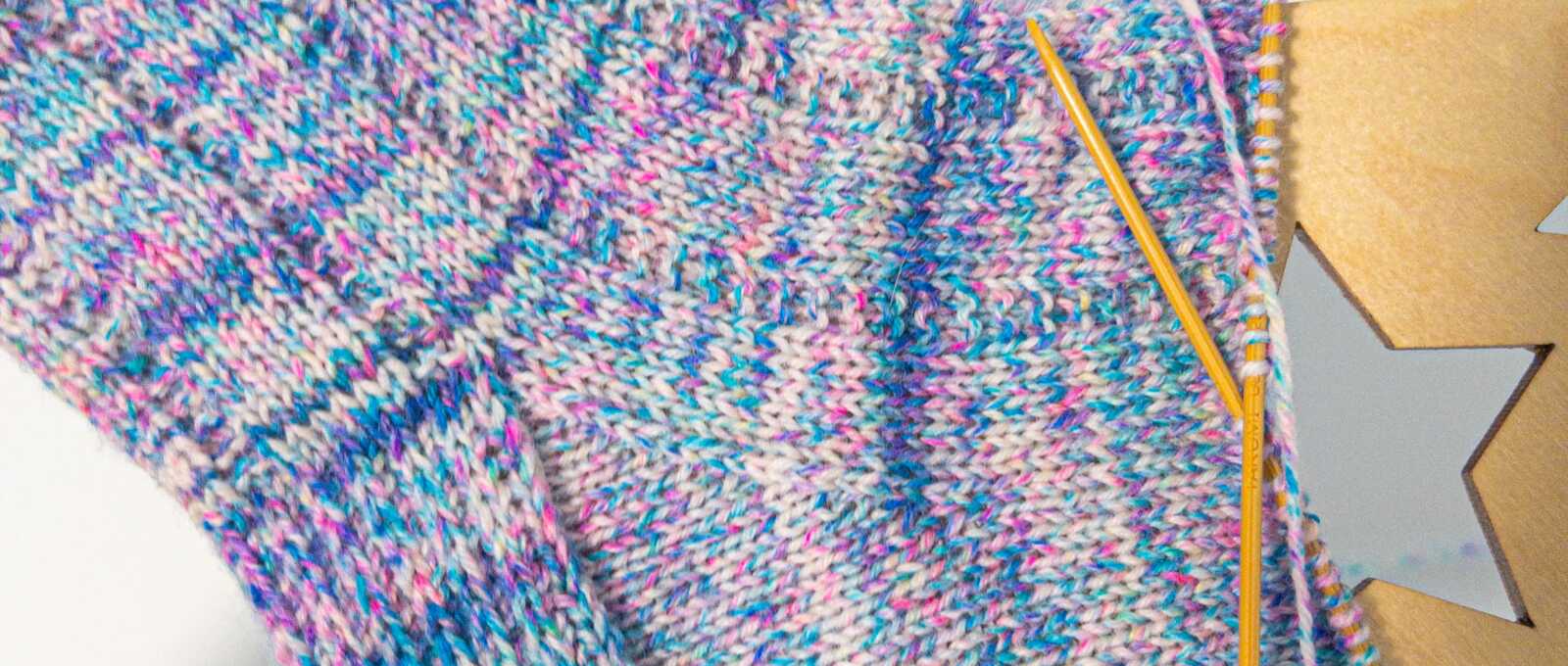 Mistakes in Knitting: An Extra Stitch in my Vanilla Latte Socks!