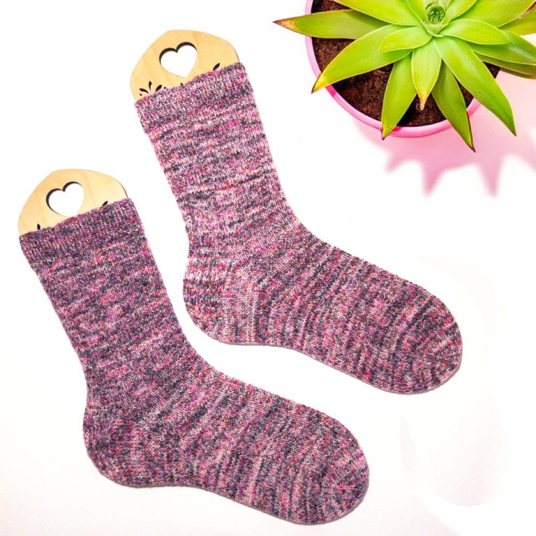 The best types of knitting projects for airplanes