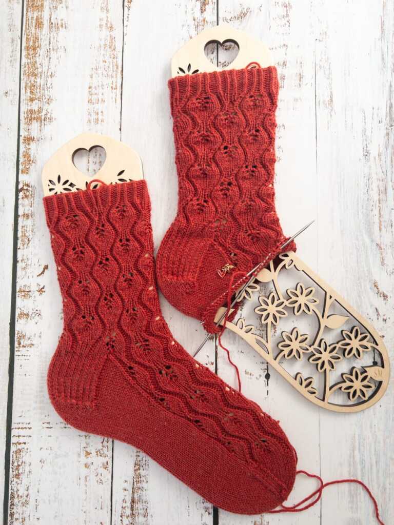 Little Leafy socks knitting