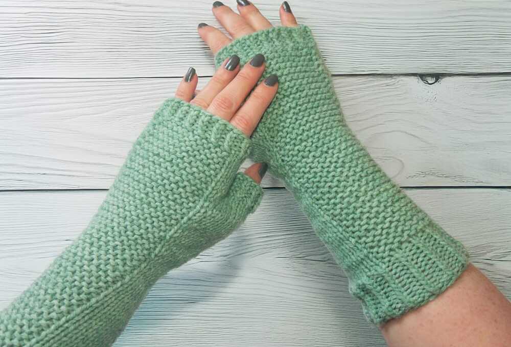 Donate Your Knitting! A pair of green fingerless gloves that I'm sending to Knit the Rainbow.